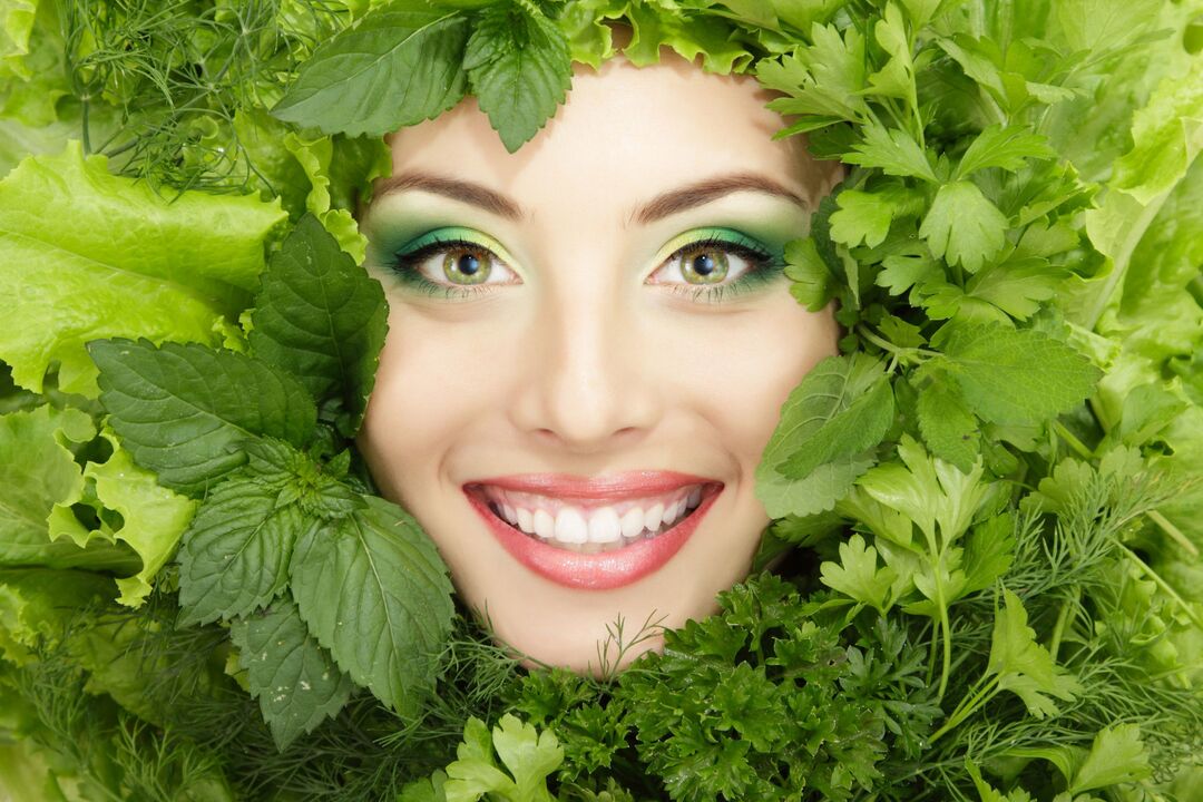Lëkurë e re, e shëndetshme dhe e bukur e fytyrës falë përdorimit të bimëve të dobishme